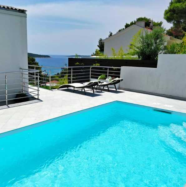 Apartments Entire private top floor with own pool Primošten